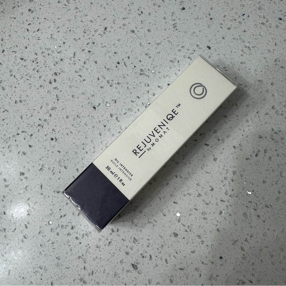 Black and Cream Hair Treatment Mask